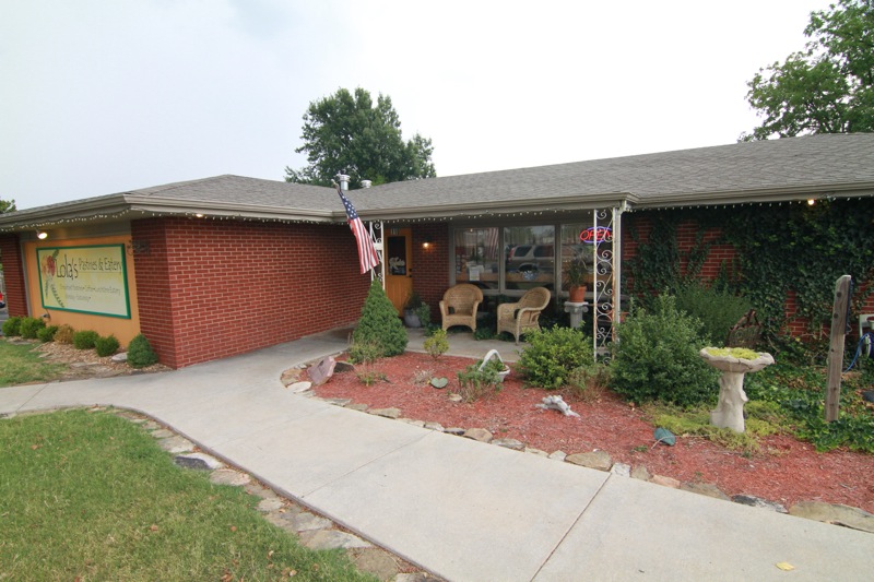 Lola's Building Outside