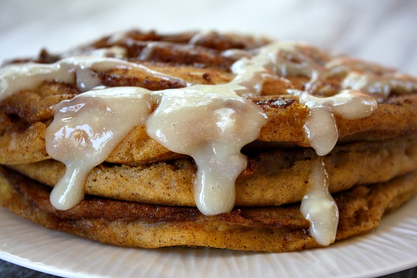 Pumpkin-Cinnamon-Roll-Pancakes-3