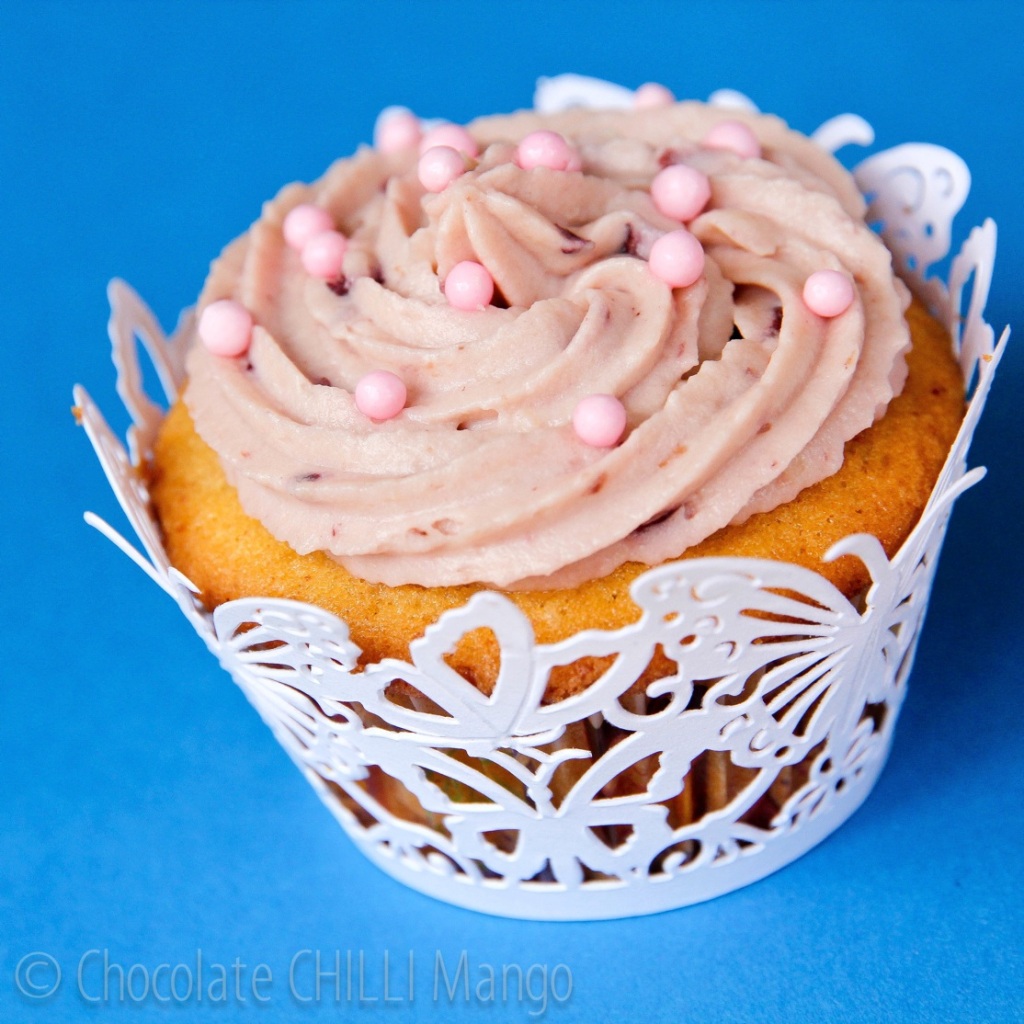 cherry-amaretto-cupcakes_1682_wm