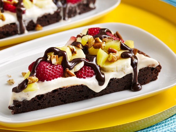 Banana Split Brownie Pizza