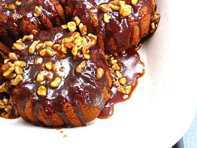 Almond Praline Cakes
