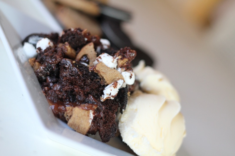 Cookie Monster Crockpot Cake 2