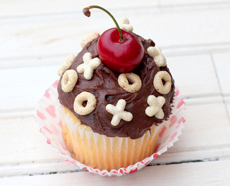 X and O Cupcake