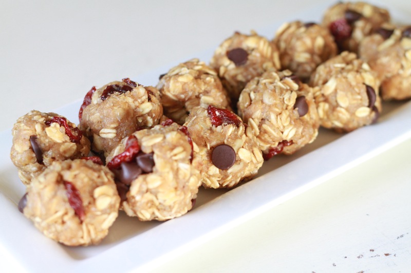 ChocolateChip-Quinoa-Trail-Mix-Balls