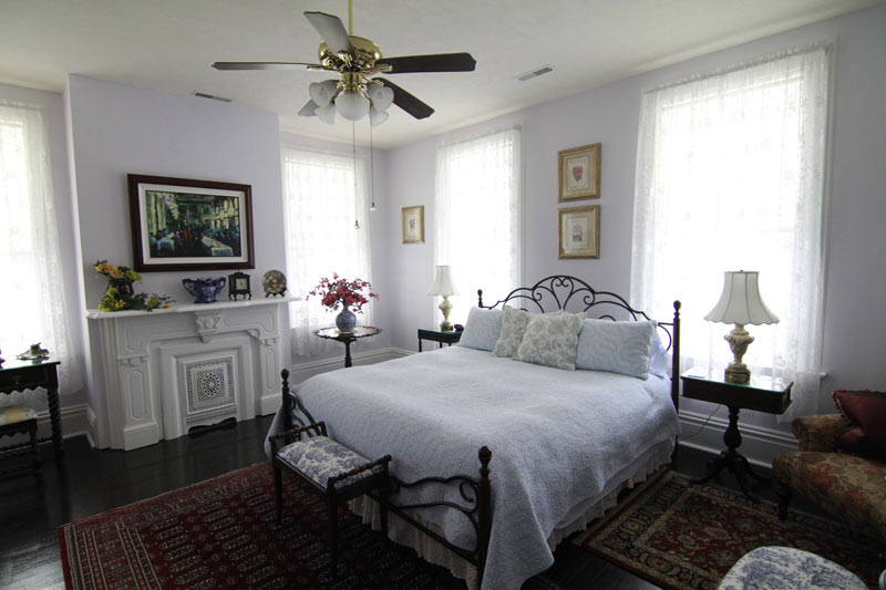 White Cliff Manor Bedroom