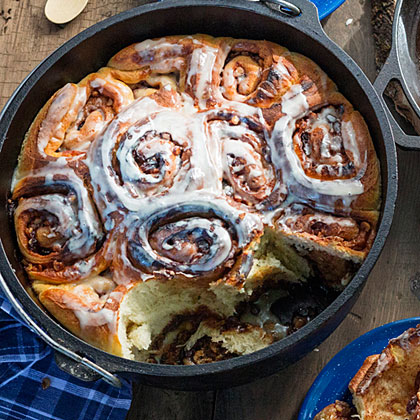 dutch-oven-cinnamon-rolls